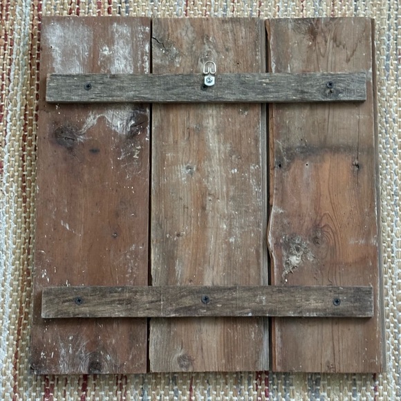 Vintage Rustic Distressed Siding - Picture 2 of 2
